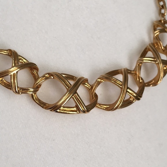 ON TREND Vintage Chunky Gold Chain Necklace - Picture 2 of 8